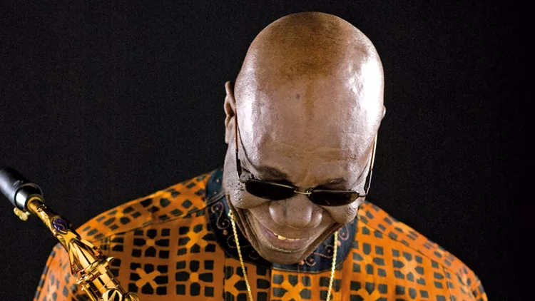 Ο Manu Dibango και όλα τα grooves του κόσμου
