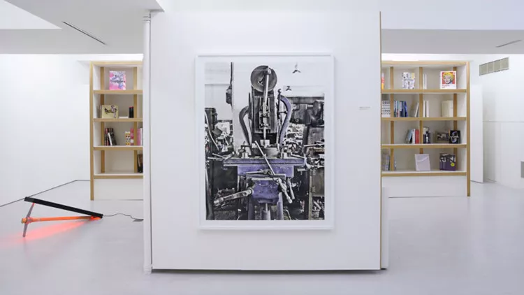 Η τέχνη τα βάζει με τις μηχανές