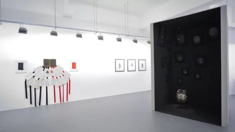 Ερμηνεύοντας το ανοίκειο στην Enia Gallery