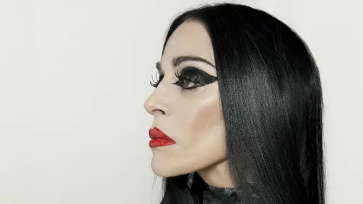 Η Diamanda Galas τραγουδάει το "Άνοιξε πέτρα" του Μίμη Πλέσσα!