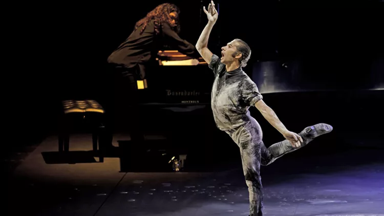 Ο Ισραέλ Γκαλβάν χορεύει με τα νομίσματα στο Νομισματικό Μουσείο 