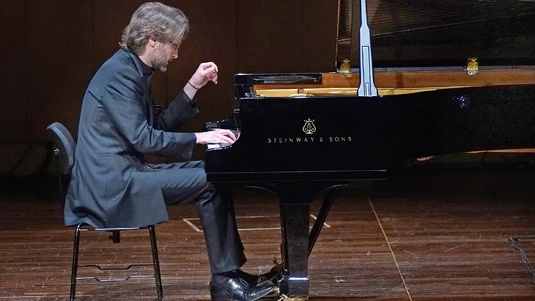 2 ρεσιτάλ πιάνου στο Μέγαρο: έξοχος Τζοβανάκης, αποστασιοποιημένος Μάτσκε