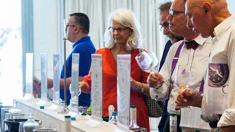 Αυτή η Κυριακή βάφεται ροζέ