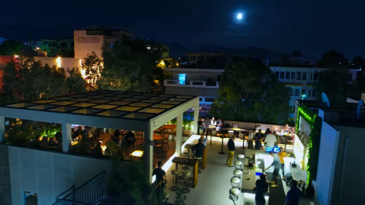 «Avenue under the stars» και πάνω από την λεωφόρο