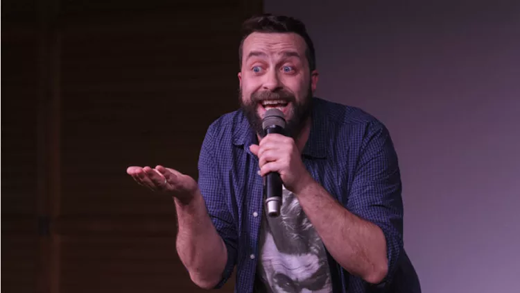 Ο Ζήσης Ρούμπος μιλά για το stand up με… «Πόζα μηδέν» 