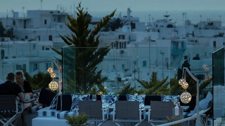 Το «Thea» στο μυκονιάτικο «Belvedere» επιστρέφει ανανεωμένο