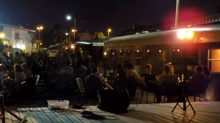 Το Τρένο στο Ρουφ μας έκανε ένα βραδινό τουρ στην τέχνη (pics)