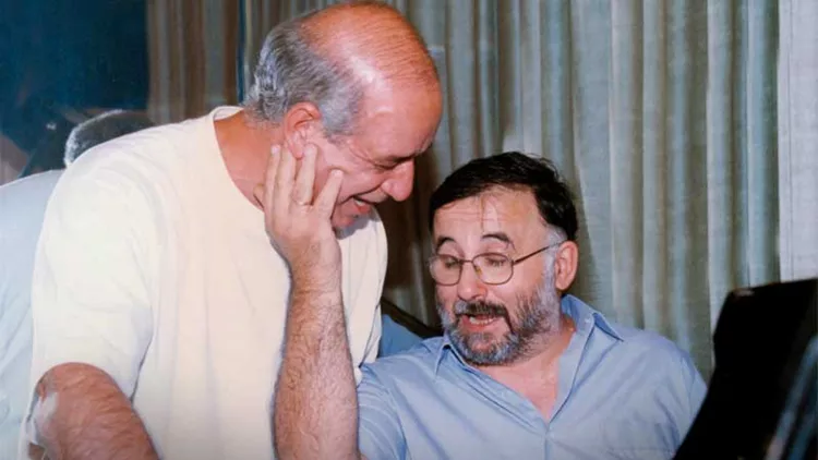 Όλη η ιστορία του Θάνου Μικρούτσικου σε μια βραδιά (pics)