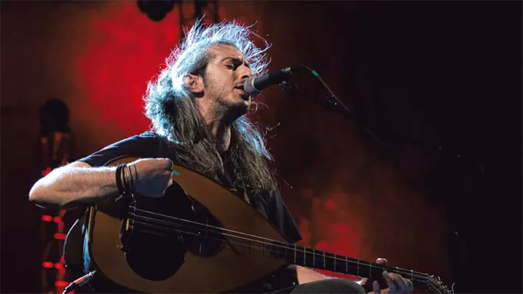 Το ένα sold out μετά το άλλο για τον Γιάννη Χαρούλη!