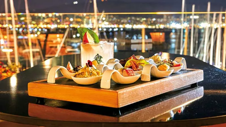 «Varoulko Seaside» & «Mary Pickford» με φόντο τα κατάρτια 