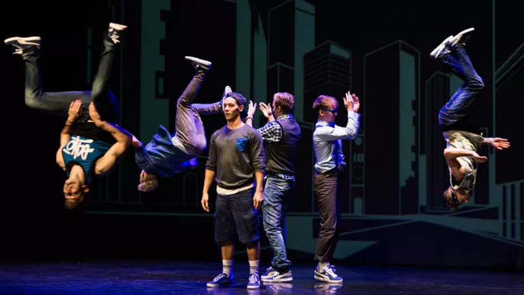 Ο Μότσαρτ χορεύεται (και) ως breakdance, Ο.Κ.; 