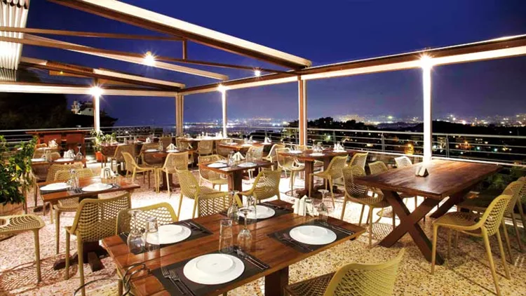 «Μπαλκόνι στις Κυκλάδες» με υπέροχη θέα και ξεχωριστές γεύσεις 