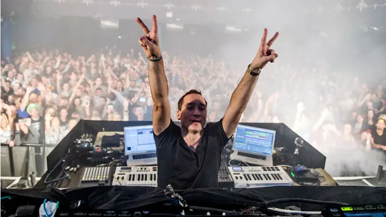 Χέρια ψηλά για τον Paul Van Dyk