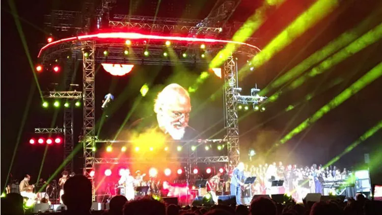 Αυτό που ζει είναι το Σαββοπουλικό τραγούδι! (video)