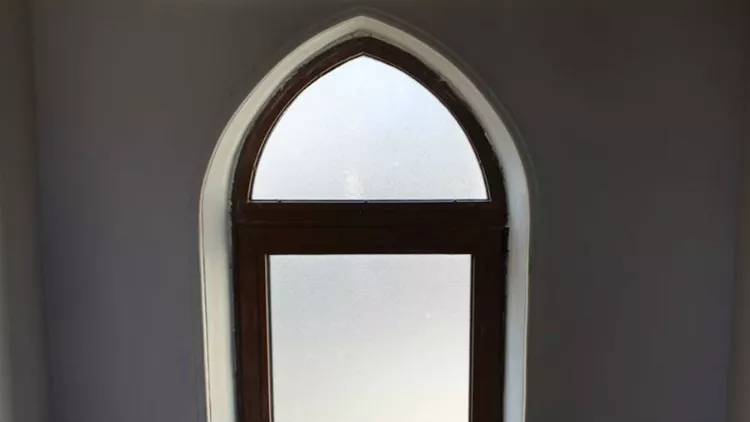 Ανακαλύψτε μια νομαδική πλατφόρμα σύγχρονης τέχνης στη Λέσβο