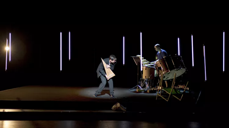 Ασκήσεις μουσικού θεάτρου («Τρέλα» – «Έσσεται ήμαρ…») με αβέβαιο επίκαιρο στίγμα 