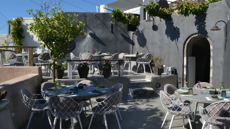 8 αθηναϊκά εστιατόρια που σαλπάρισαν για τα νησιά
