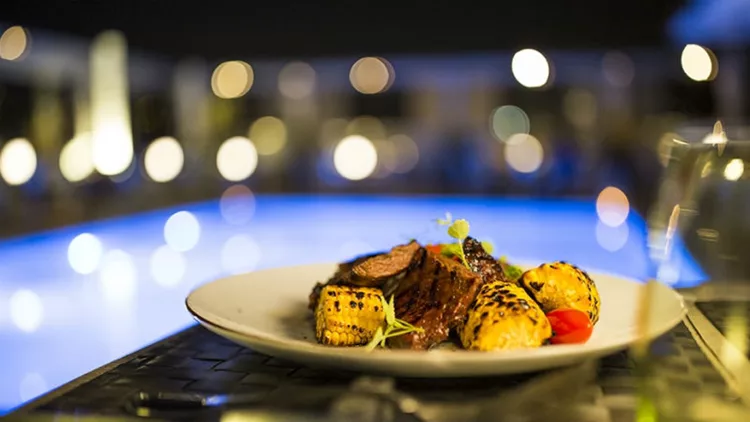 Healthy προτάσεις και live BBQ στο «St’ Astra Blue»