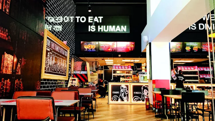 Κρατάει… φουλ του κοτόπουλου 