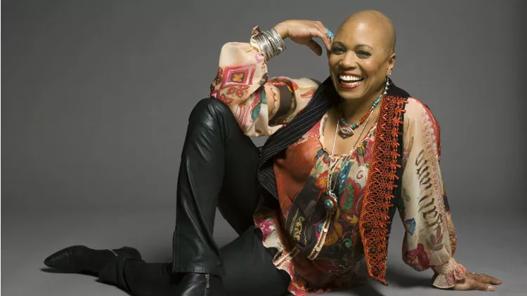 Περιμένοντας την Dee Dee... (άρχισαν οι προπωλήσεις)!