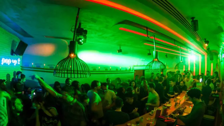 House, cocktails και clubbing σε μίνι διαστάσεις στο Piso Bar