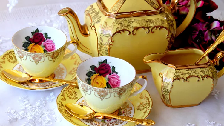 Πρόσκληση σε τσάι (και σοκολάτα)!