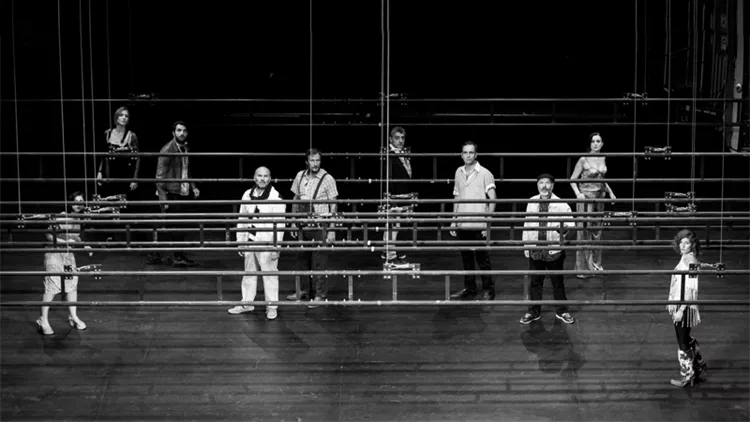 Ο Γιάννης Χουβαρδάς σκηνοθετεί ηθοποιούς που μαγνητίζουν στο «Γλάρο»