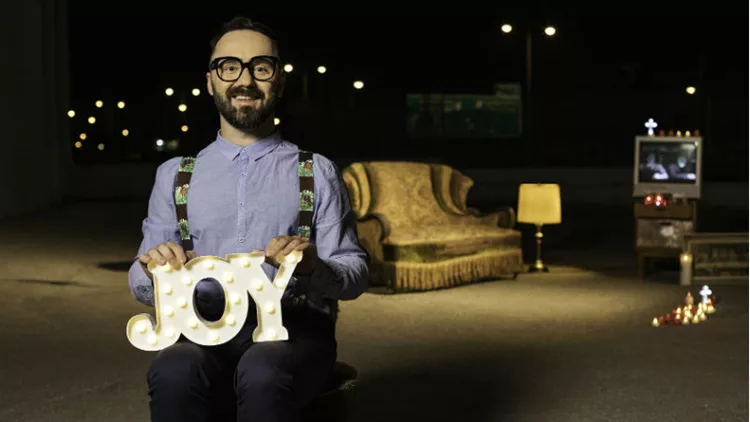 Στον κόσμο των «Λαμπρών παράσιτων» με τον Χάρη Αττώνη