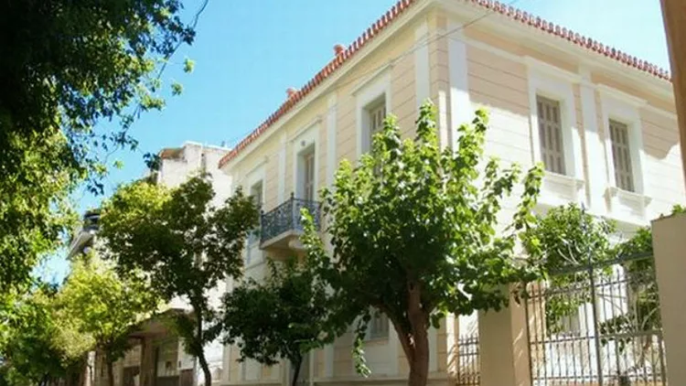 Ένα εμβληματικό κτίριο στα Πατήσια παίρνει ξανά ζωή