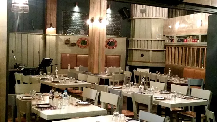 Τα Μελίσσια... «Άνω Κάτω» 