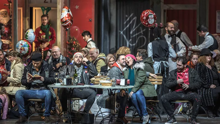 «Μποέμ» - «Μικάδος»: η αμφιθυμία των γιορτών στη Λυρική