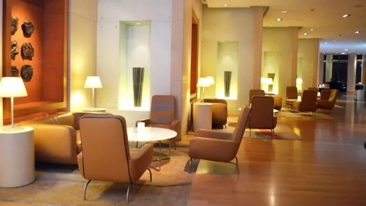 Ξανάνοιξε το «Αethrion» του «Hilton»