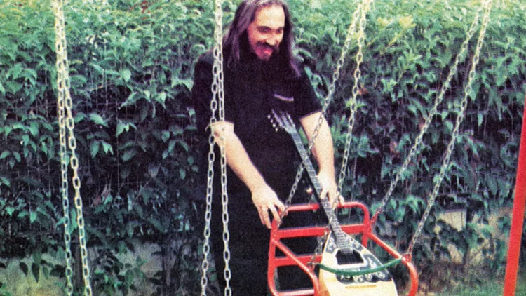 Η πιο τρελή, απολαυστική και… «εξωγήινη» συνέντευξη του Τζίμη Πανούση έγινε στο «αθηνόραμα» τον Οκτώβρη του 1988