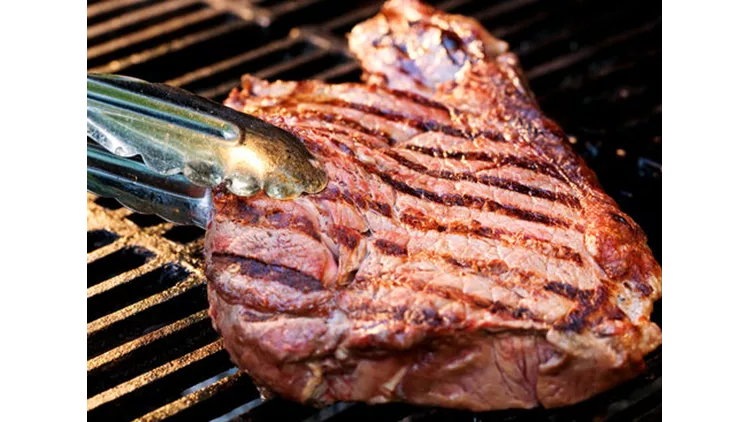 Μοσχαρίσιες μπριζόλες μαριναρισμένες στη σχάρα