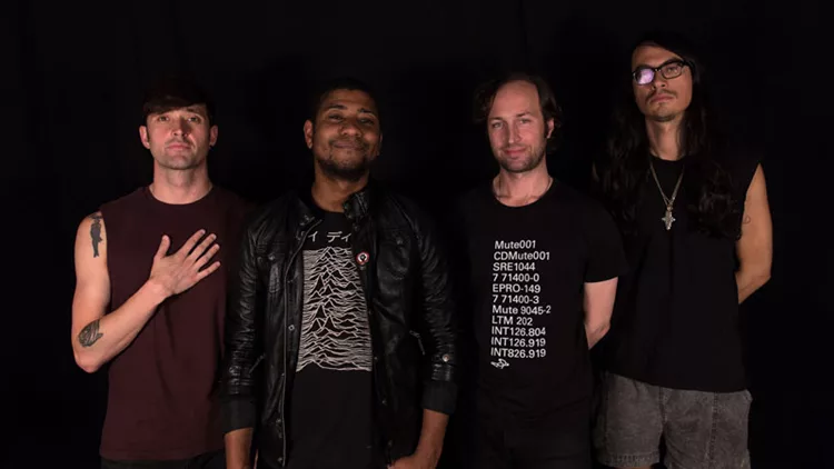 Ένα soulful post punk τραγούδι από τ’ Αλγέρι!