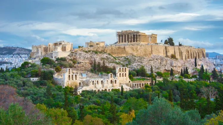 Μια πράσινη γωνιά στη σκιά της Ακρόπολης