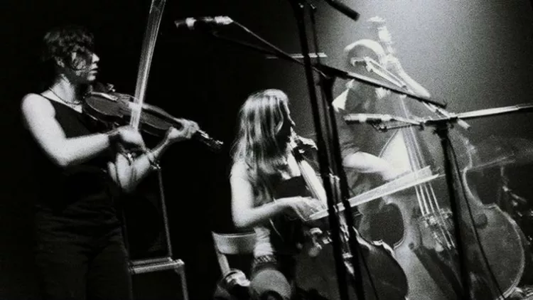 Συλλογικό μετα-post-rock από τους Godspeed You! Black Emperor