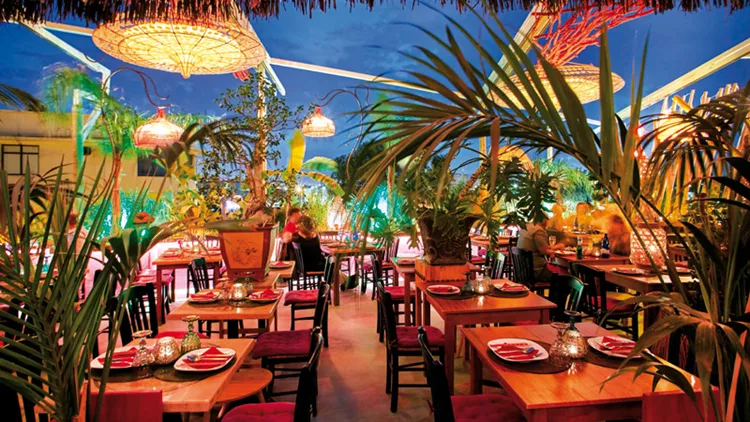 «Andaman Sky» | Η εξωτική ταράτσα των Πετραλώνων ντύθηκε στα μεταξωτά