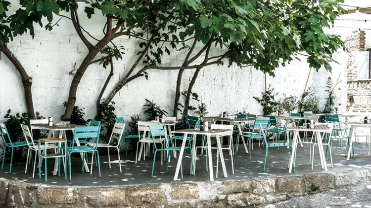 Πιάσε τραπέζι στο κρυφό νησάκι της Αθήνας