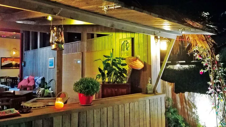 Η Πεντέλη έχει το... beach bar της