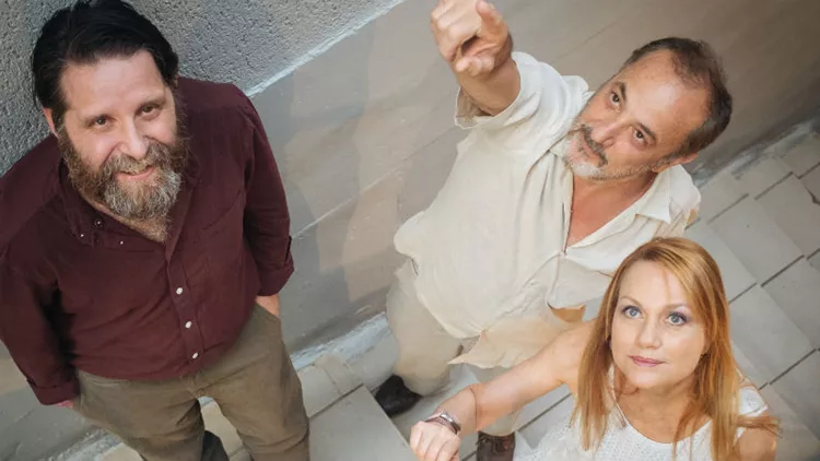 Παγκόσμια πρεμιέρα και δίγλωσση παράσταση στο Από Μηχανής