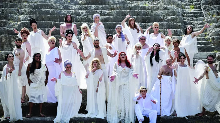 Οι ανδροκρατούμενες «Εκκλησιάζουσες» έρχονται στο Ηρώδειο