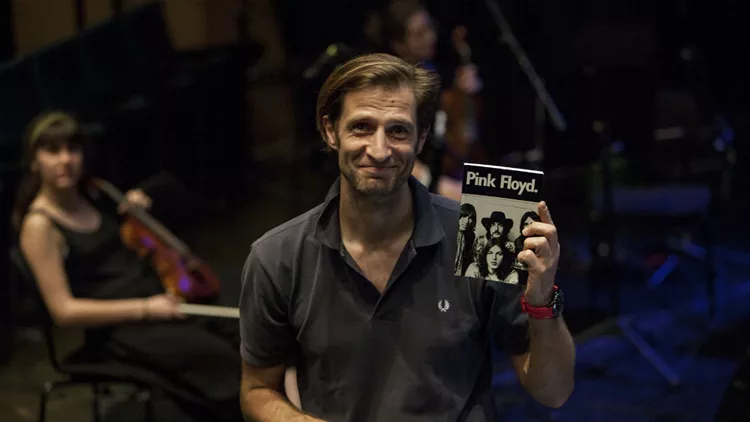 Ο Μάξιμος Μουμούρης μας εξηγεί τι σημαίνει «LLAWFALL»