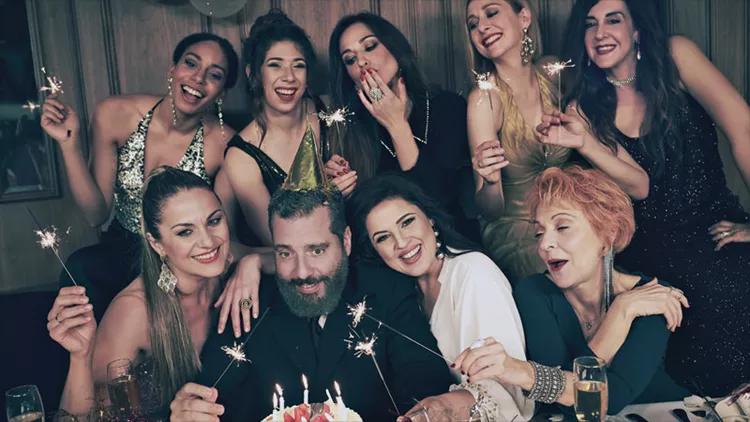 Ο Γιώργος Πέτρου με «Παρέα» του το μιούζικαλ