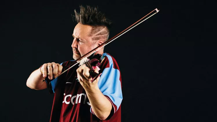 Για τον Nigel Kennedy, η ζωή χωρίς αυτοσχεδιασμό είναι βαρετή