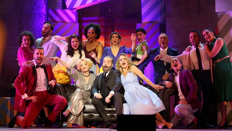 Απολαυστικό «Company» από μια -εγκαταλελειμμένη θεσμικά- παρέα (Καμεράτα) 