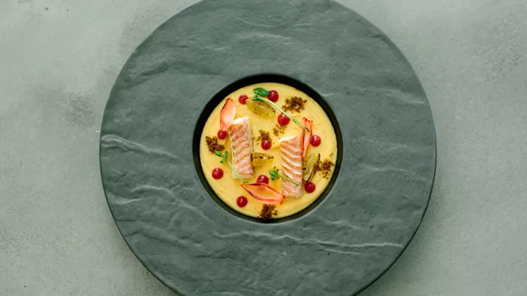 Γενέθλια για το «Aressana» με σαντορινιά κουζίνα σε δύο όψεις