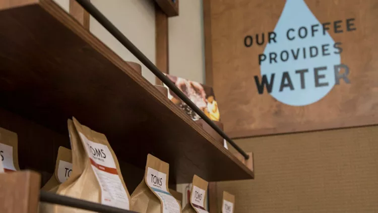 TOMS café και στην Αθήνα 