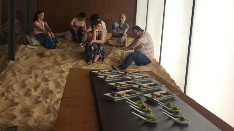 Μια extravagant γευστική εμπειρία μέσα στους πλέον φουτουριστικούς χώρους εστίασης