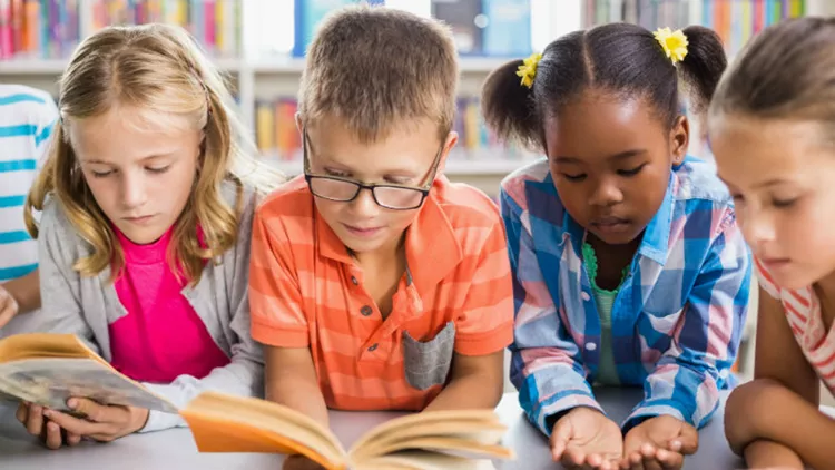 Παραμύθια που μας φέρνουν κοντά 